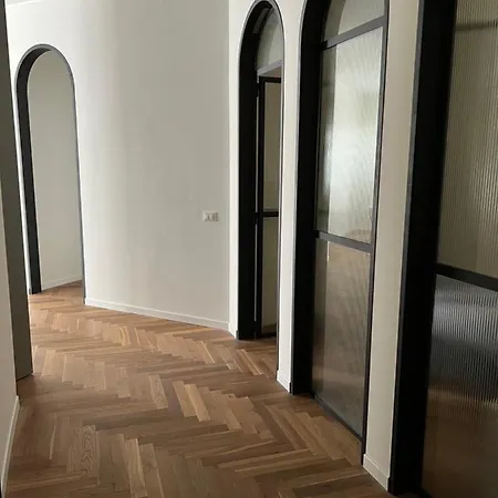 Milano: Bellissimo In Pieno Centro דירה מילאנו