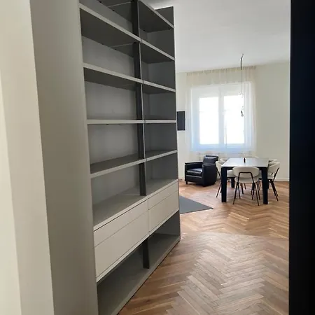 Milano: Bellissimo In Pieno Centro Daire Milano