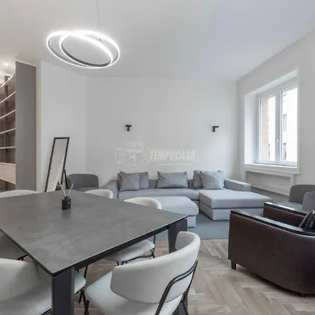 Milano: Bellissimo In Pieno Centro Daire Milano